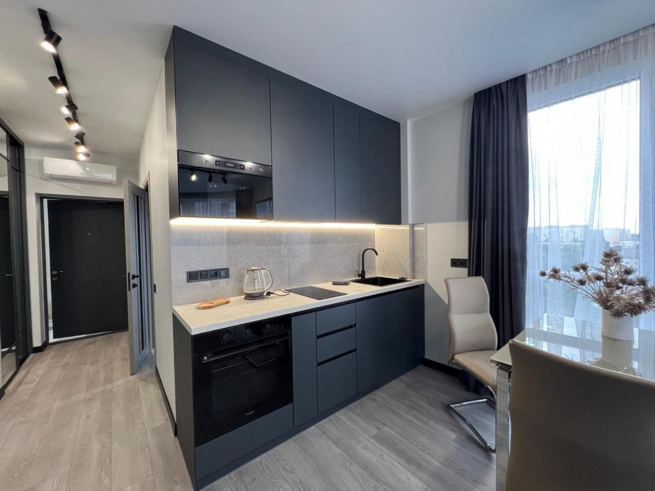Apartments Vip Avalon Lviv Exterior photo