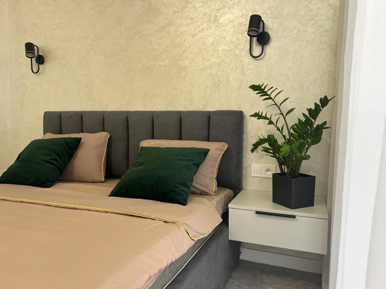 Apartments Vip Avalon Lviv Exterior photo